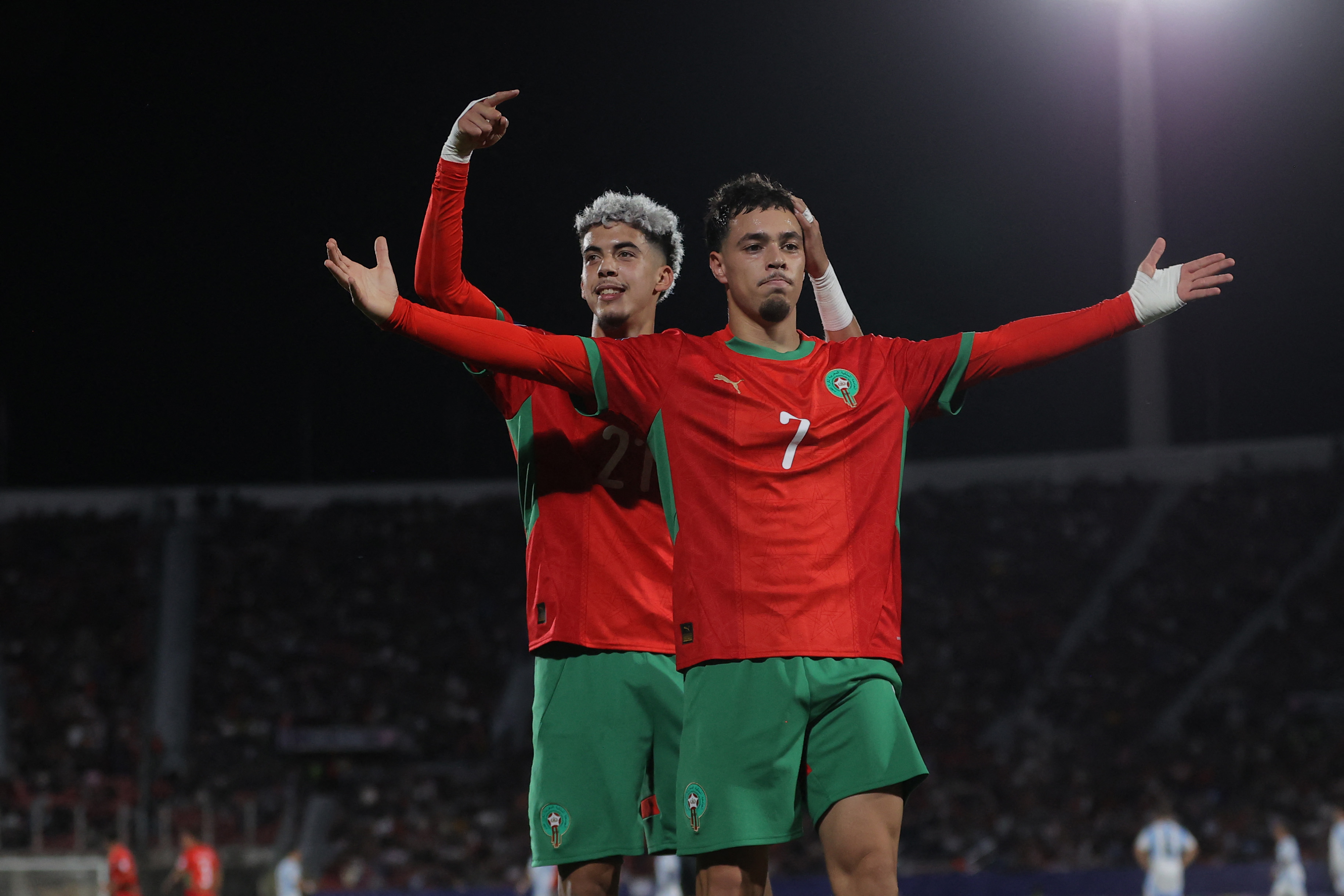 المغربيان ياسر الزبيري وعثمان معما. (أ ف ب)
