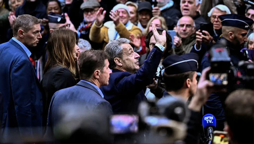 ساركوزي... لعنة القذافي التي لم تنته