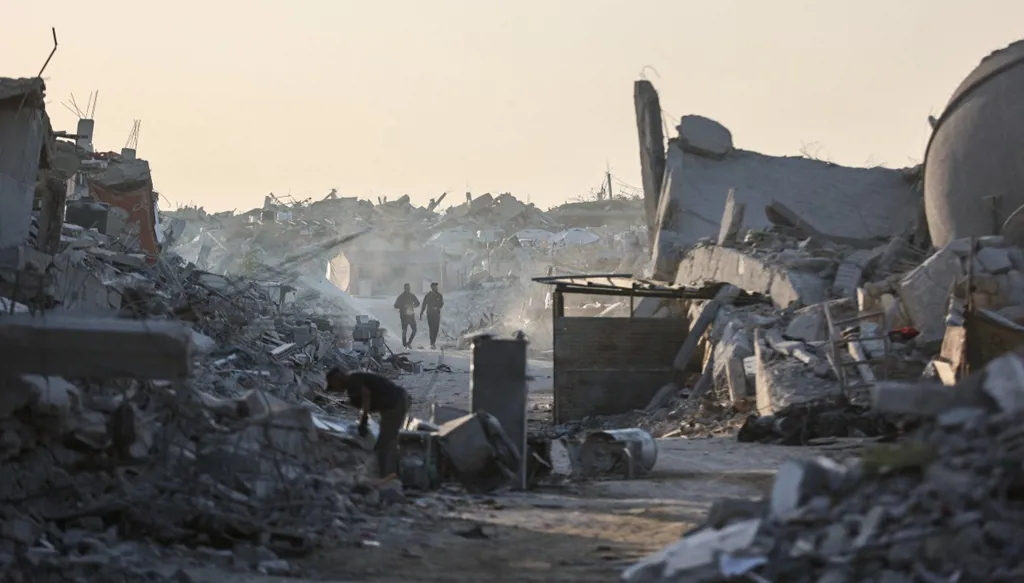 تحركات إسرائيلية غامضة خلف ركام غزة تثير المخاوف