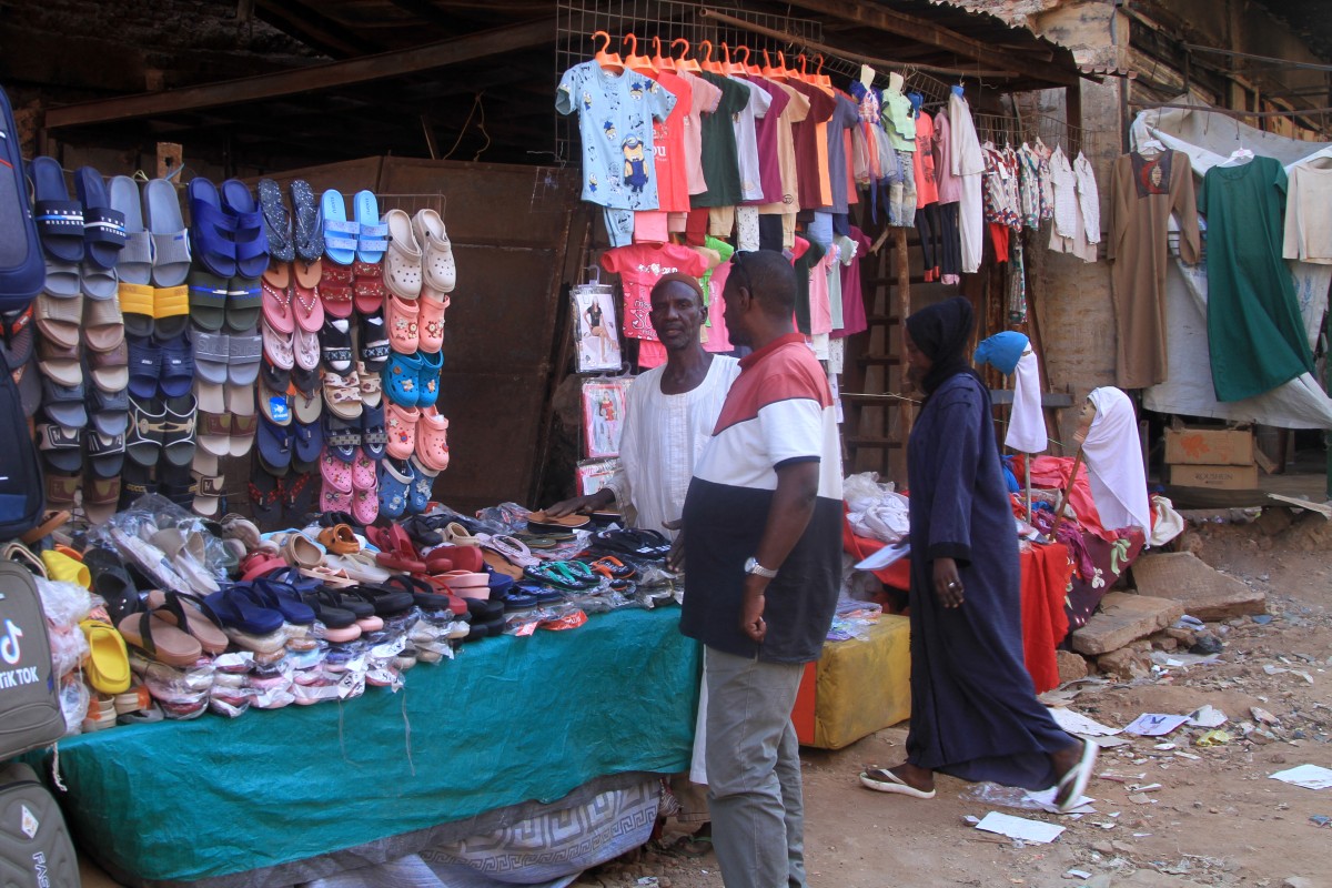 سودانيون في سوق. (أ ف ب)