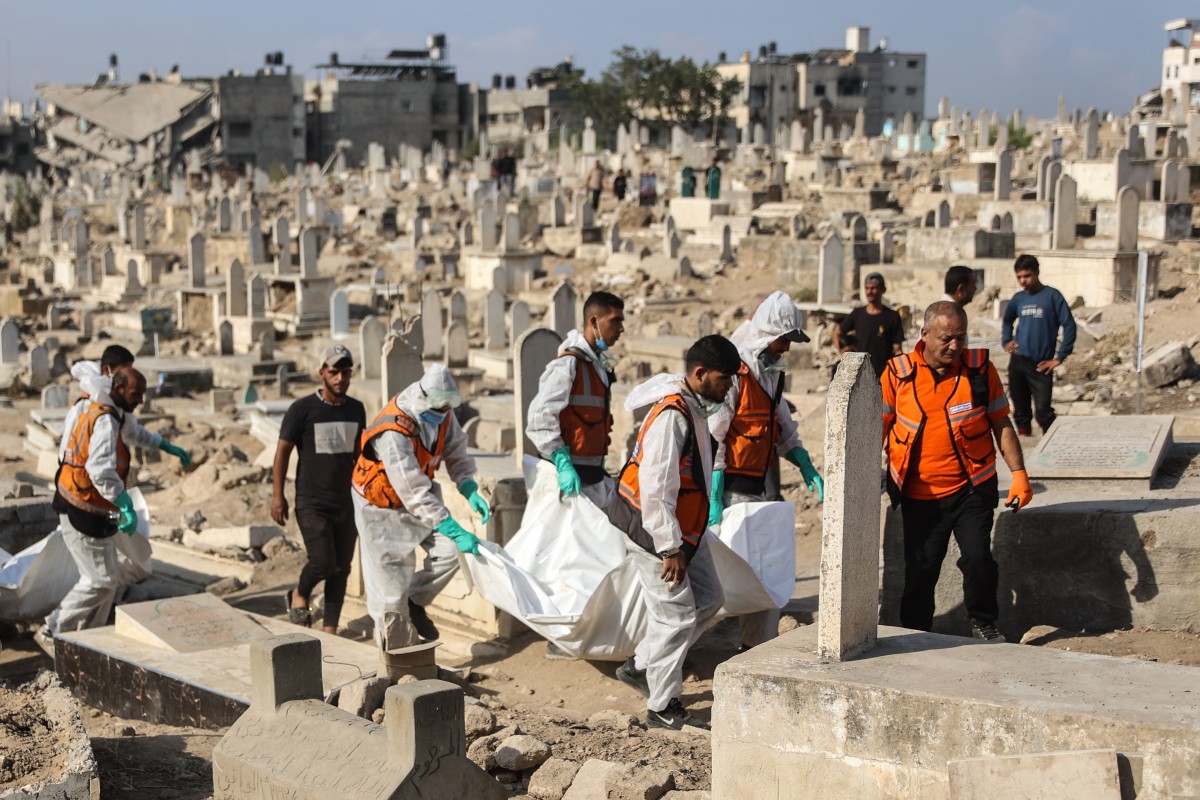 مقابر جماعية في غزة المدمرة (أ ف ب)