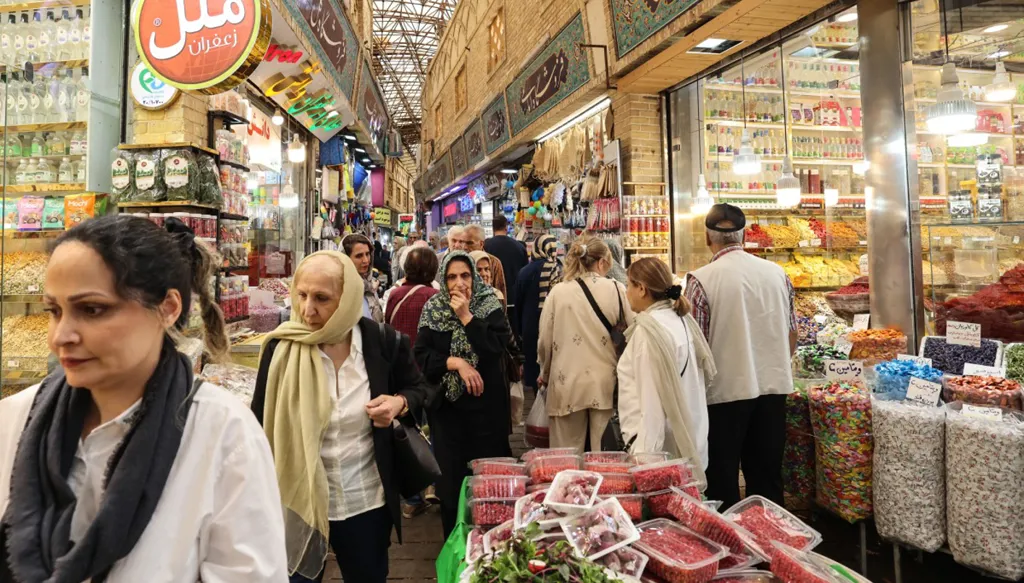 الثورة التي هرمت… والنظام الذي ينجو بالتنفس