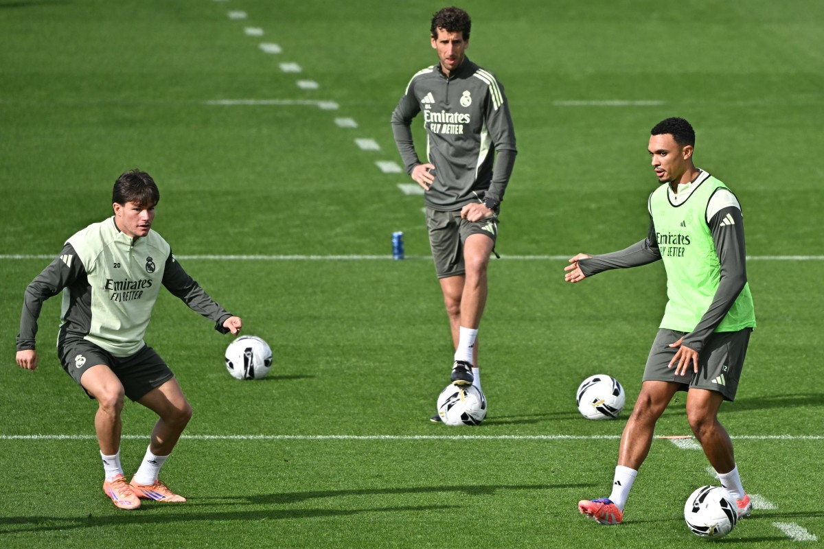 أرنولد خلال تمارين ريال مدريد. (أ ف ب)