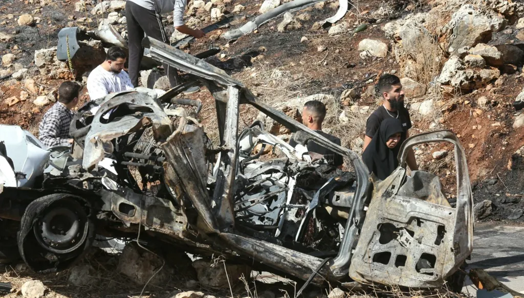 من سيفاوض ومن سيمتلك قرار الحرب والسلم في لبنان: الدولة أم الدويلة؟