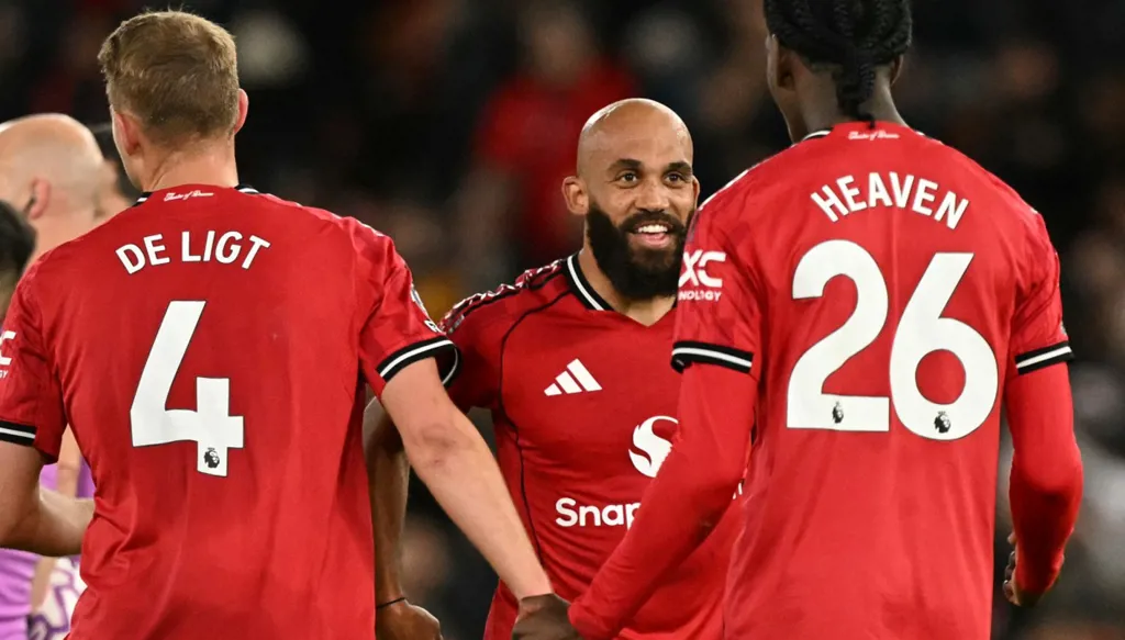 مانشستر يونايتد يواصل انتصاراته وتشيلسي يتعثر في الدوري الإنكليزي