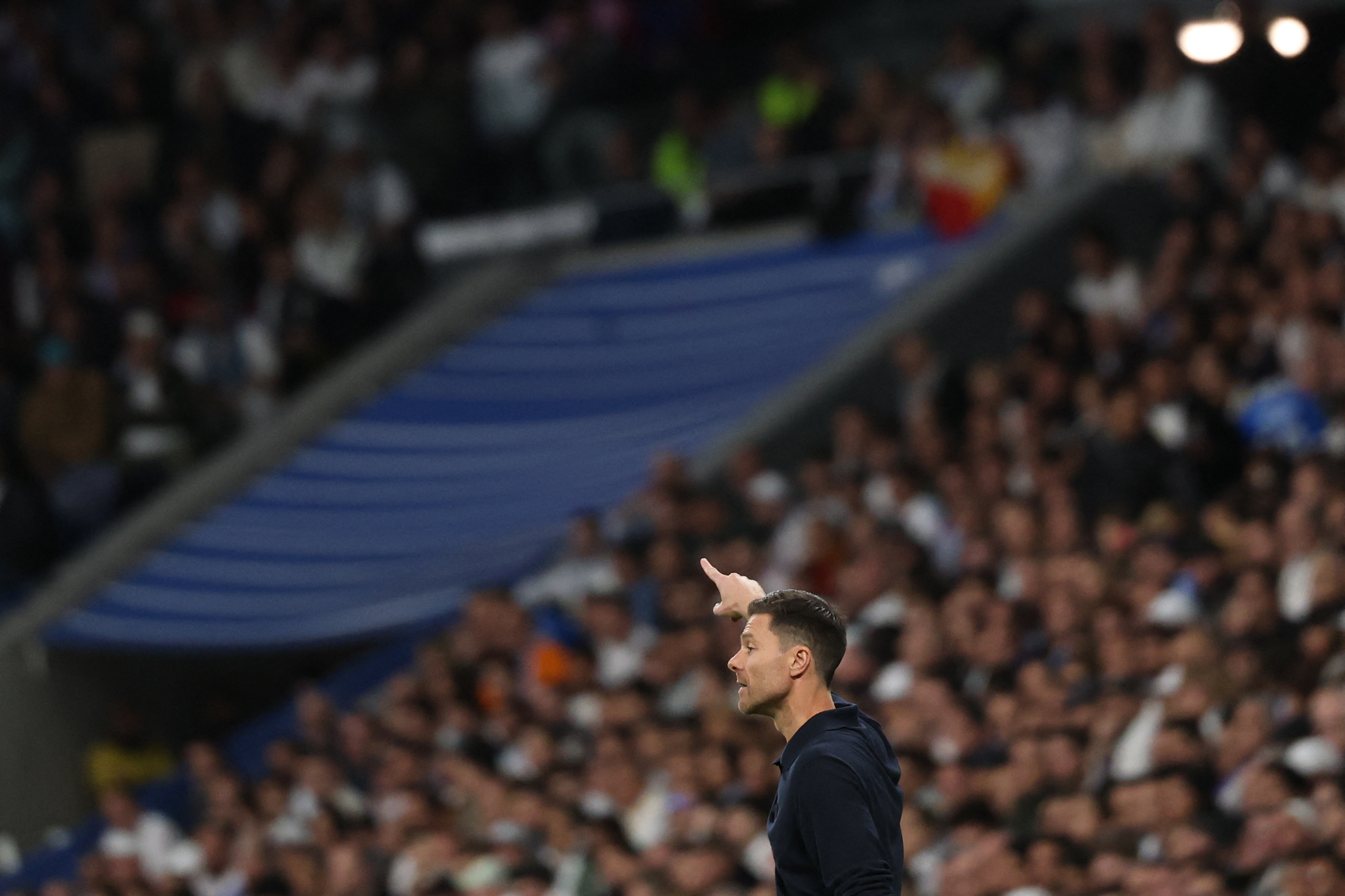 ألونسو خلال مواجهة الكلاسيكو بين ريال مدريد وبرشلونة. (أ ف ب)