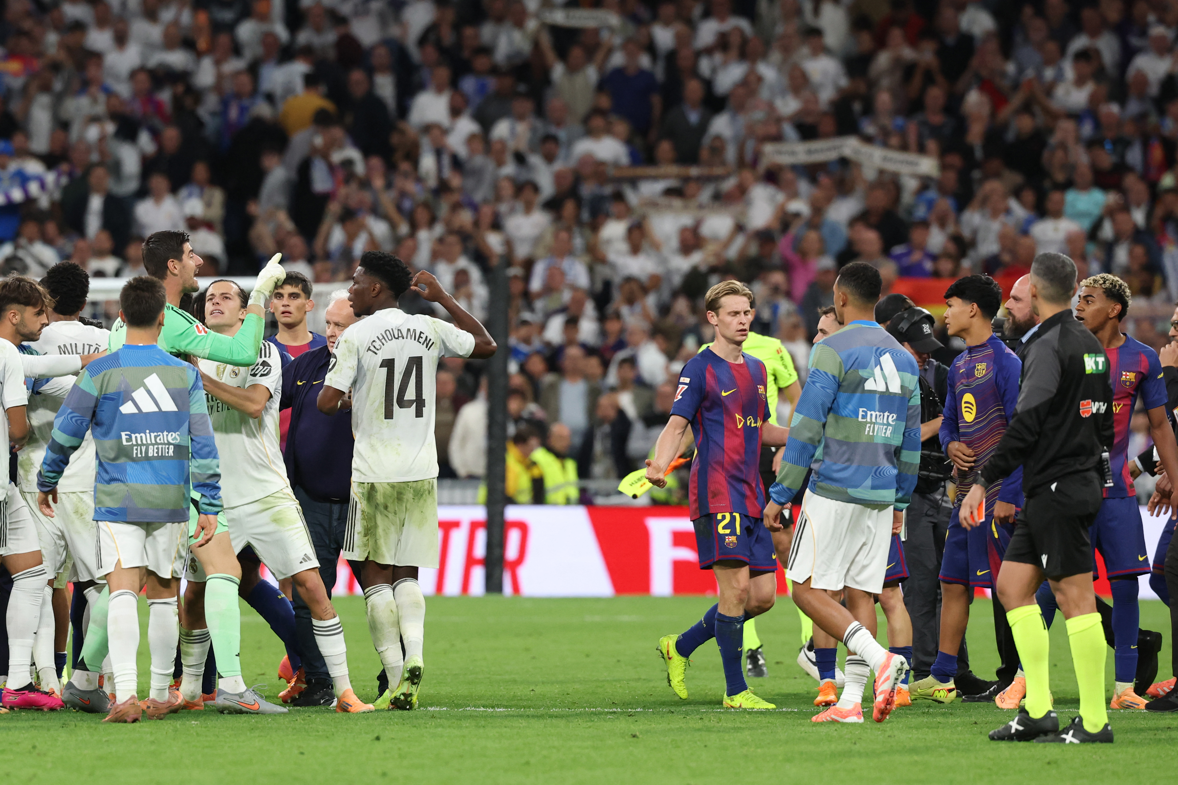 من مواجهة الكلاسيكو بين ريال مدريد وبرشلونة. (أ ف ب)