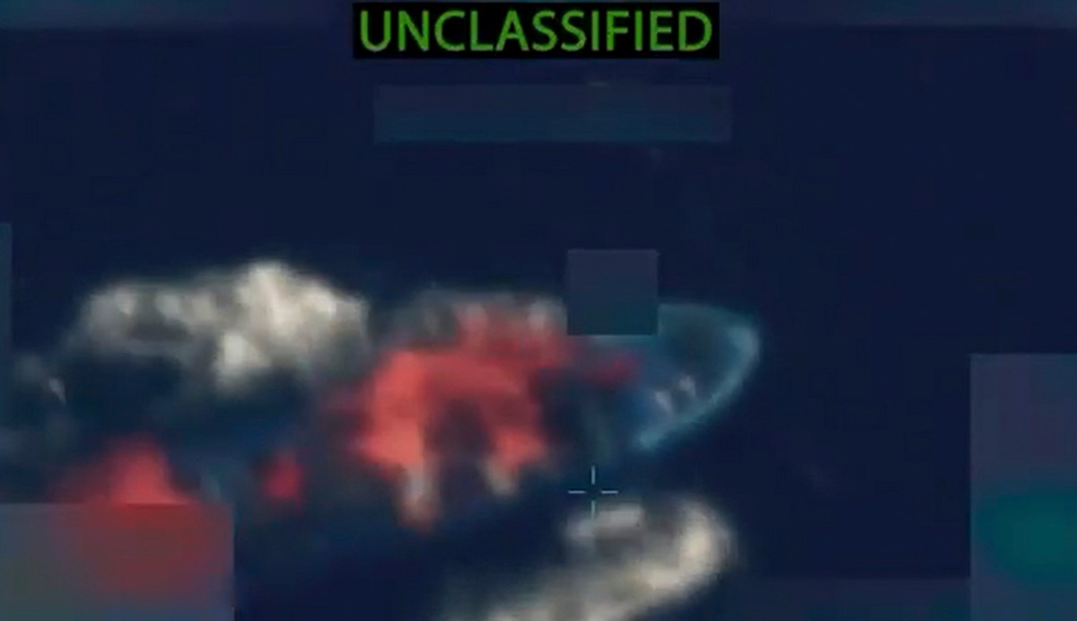 صورة حرارية نشرها البتاغون لاستهداف السفينة في البحر الكاريبي (أ ف ب). 