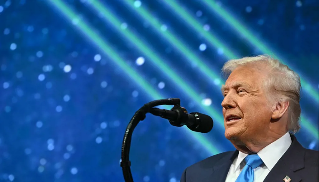 العالم على "صفيح نووي"... تصعيد ترامب يقلب السياسة الأميركية ويُنذر بعهد جديد خطير