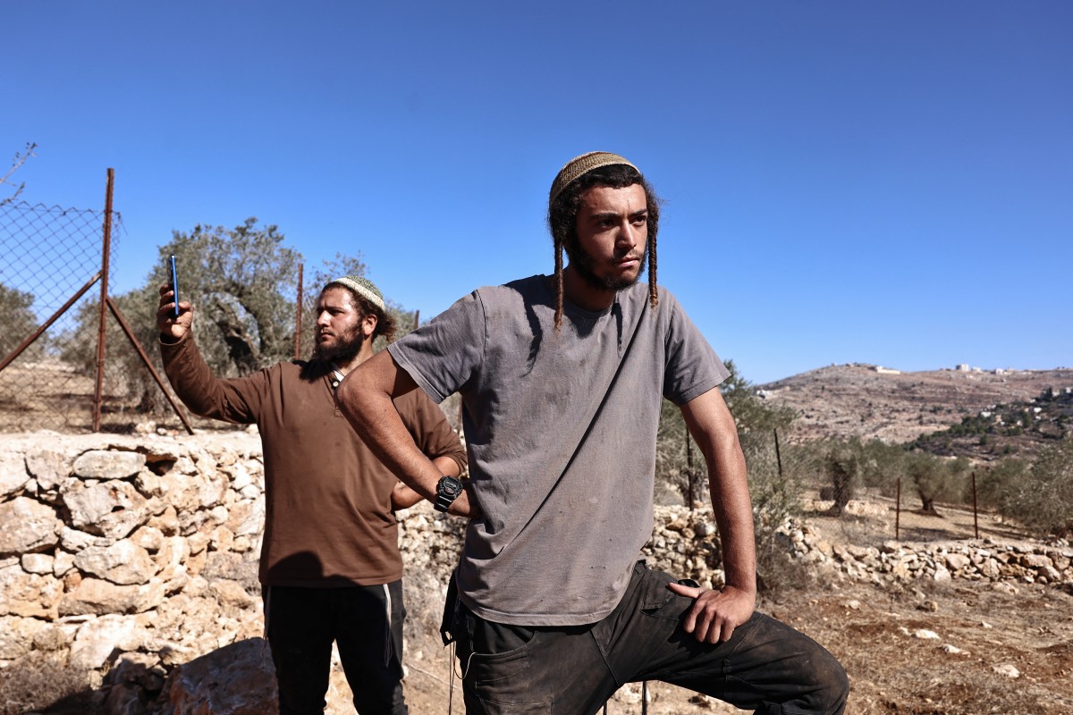 مستوطنان إسرائيليان. (أ ف ب)