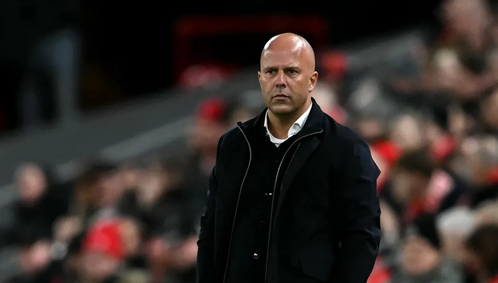 ليفربول يحسم مستقبل سلوت بعد الإقصاء من كأس الرابطة