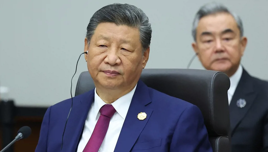 شي جينبينغ يدعو رئيس الوزراء الكندي لزيارة الصين بعد محادثات أولى منذ ثمانية أعوام