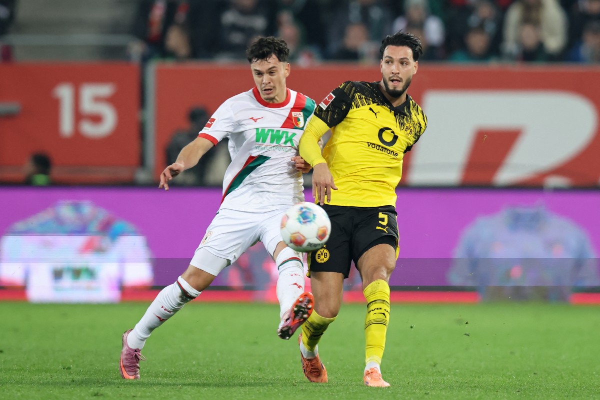 الجزائري رامي بن سبعيني مع دورتموند. (أ ف ب)