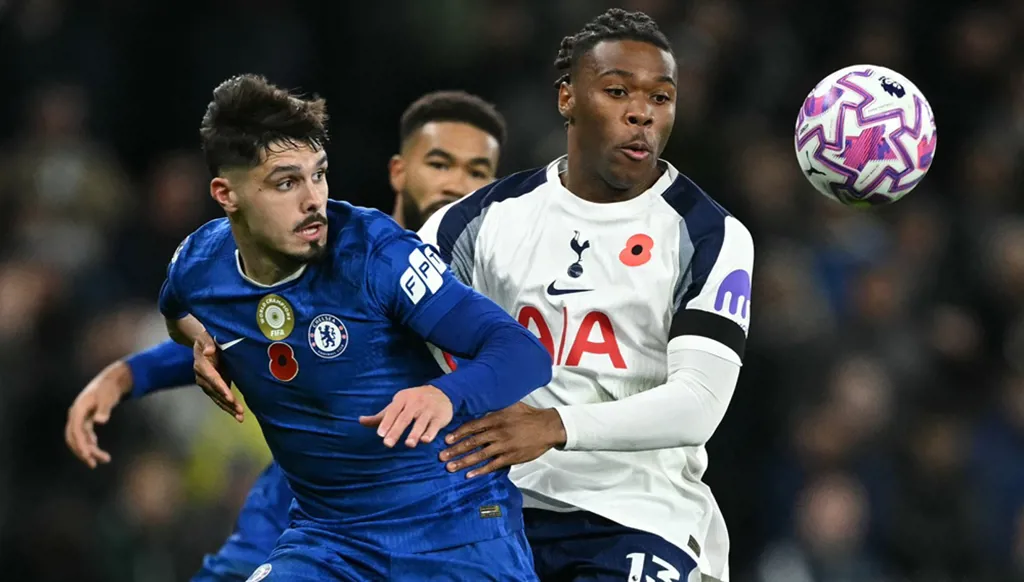 مدافع إيطاليا ديستيني أودوغي يتعرّض لتهديد بسلاح ناري... وتوتنهام يعلّق