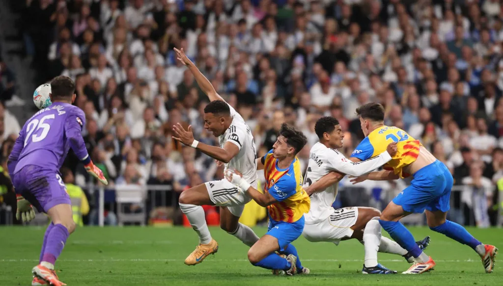 مبابي يُحطم فالنسيا وصدارة موسعة لريال مدريد