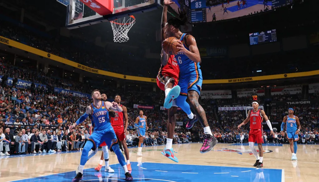 ثاندر يحافظ على سجله المثالي ونيكس يوقف انتصارات بولز