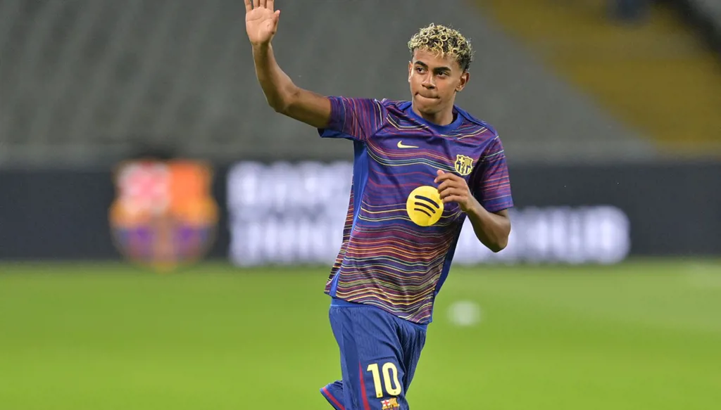 بعد الهجوم الإعلامي على لامين يامال... لابورتا يخرج عن صمته