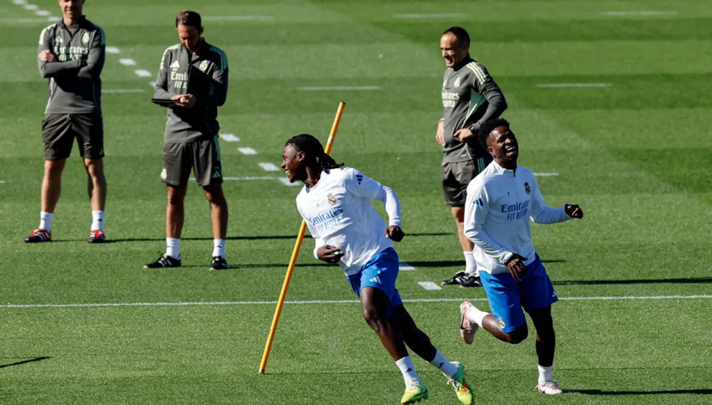 كامافينغا وكوندي يغيبان عن تدريبات فرنسا