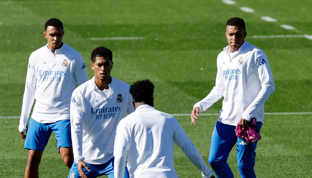 الأسماء كُشفت… مبابي يقود هجوم ريال مدريد ومحمد صلاح يتقدّم كتيبة ليفربول