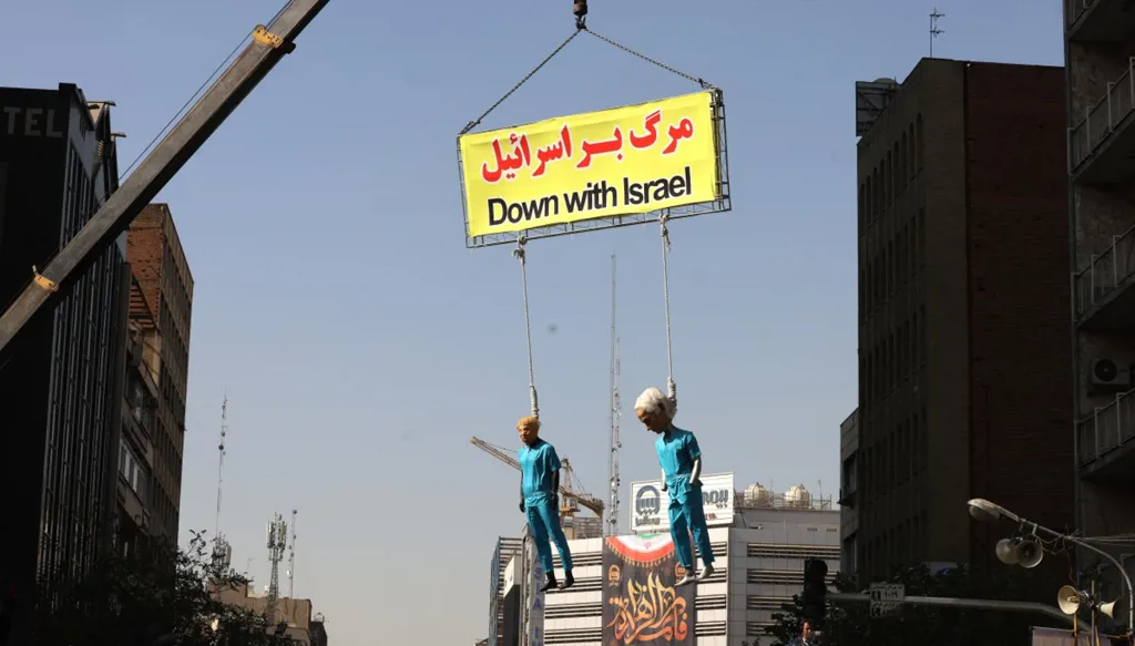 جبل الفأس فتيل مواجهة جديدة بين إيران وإسرائيل... تحضيرات "على مدار الساعة" بانتظار لحظة الانفجار؟