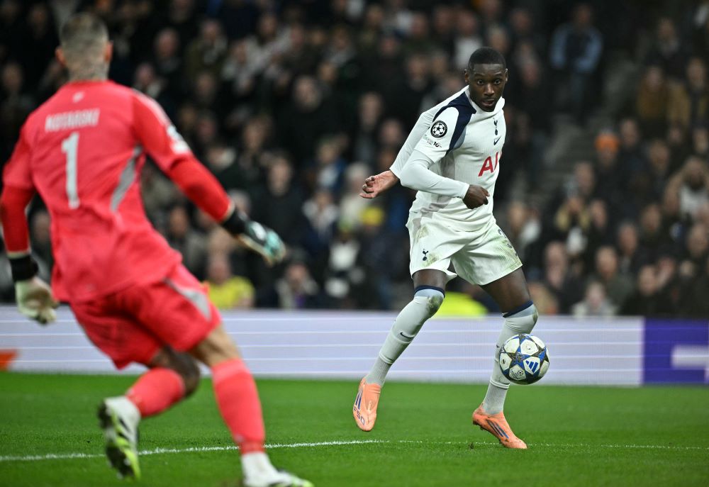 لاعب توتنهام راندال كولو مواني. (أ ف ب)