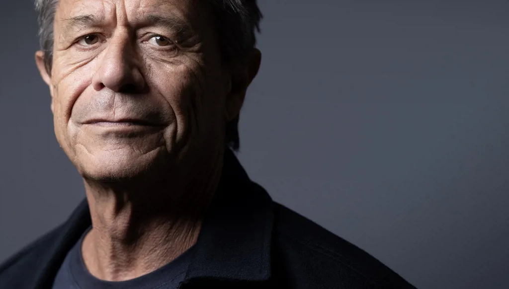 إيمانويل كارير يعوّض خسارة "غونكور" بفوزه بـ"ميديسيس"