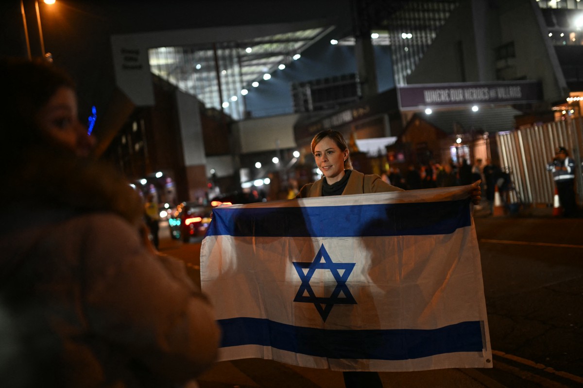 متظاهرة في إسرائيل (أ ف ب).