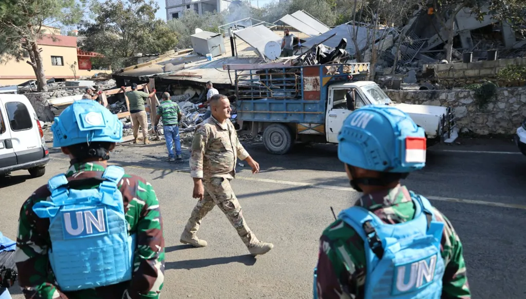 صباح "النهار": لبنان عند مفترق الاحتدام وعون مع المفاوضات... شابور وخامنئي وجهان لعملة واحدة!