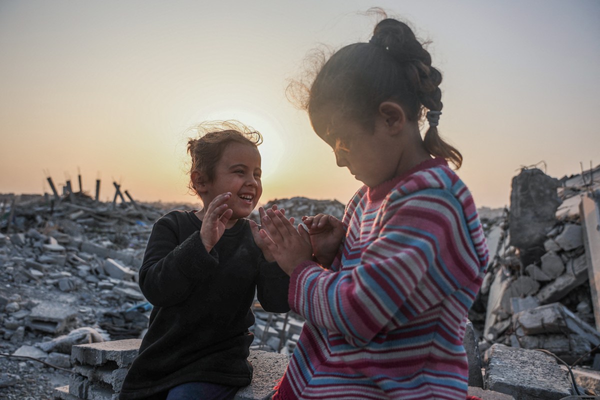 طفلتان فلسطينيتان. (أ ف ب)