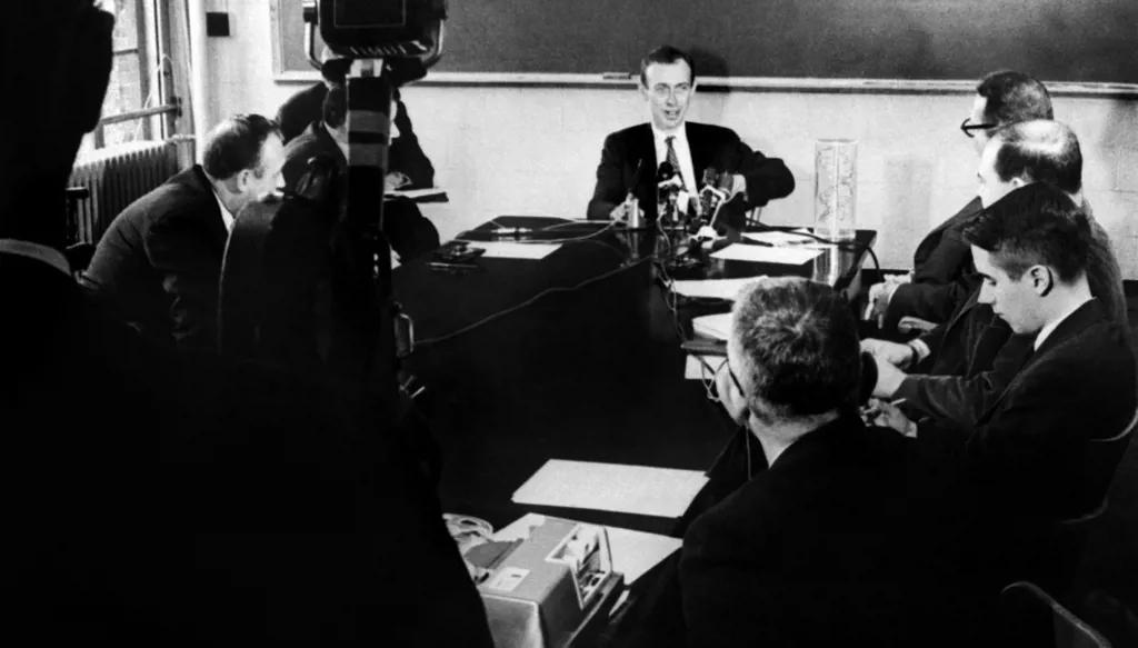 وفاة جيمس واتسون رائد أبحاث الحمض النووي عن 97 عاماً