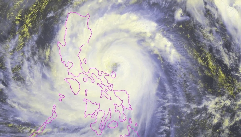 مع اقترابها من الفيليبين... العاصفة "فونغ وونغ" تتحوّل إلى إعصار "فائق القوّة" (صور)