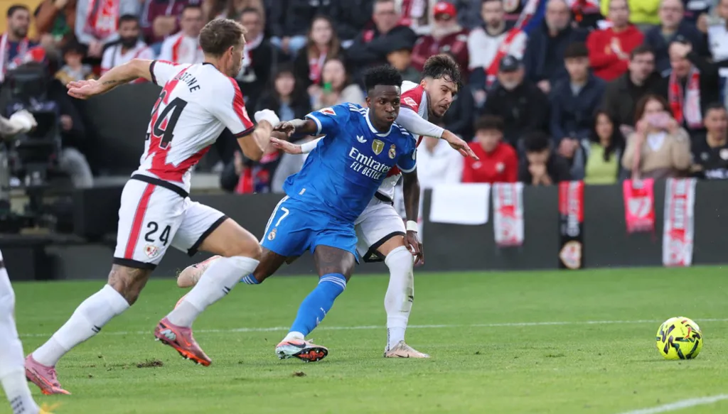 من يحكم الجبهة اليسرى في ريال مدريد؟