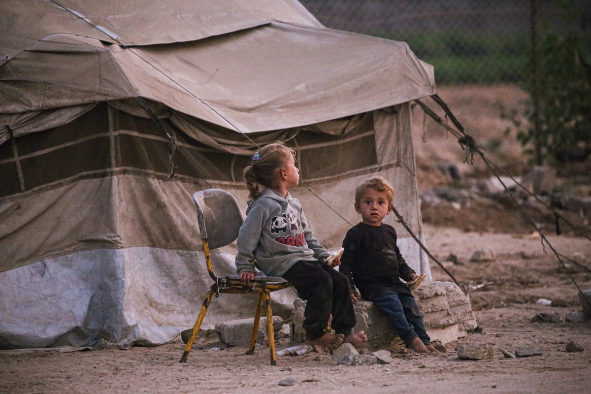 طفلان في غزة. (أ ف ب)