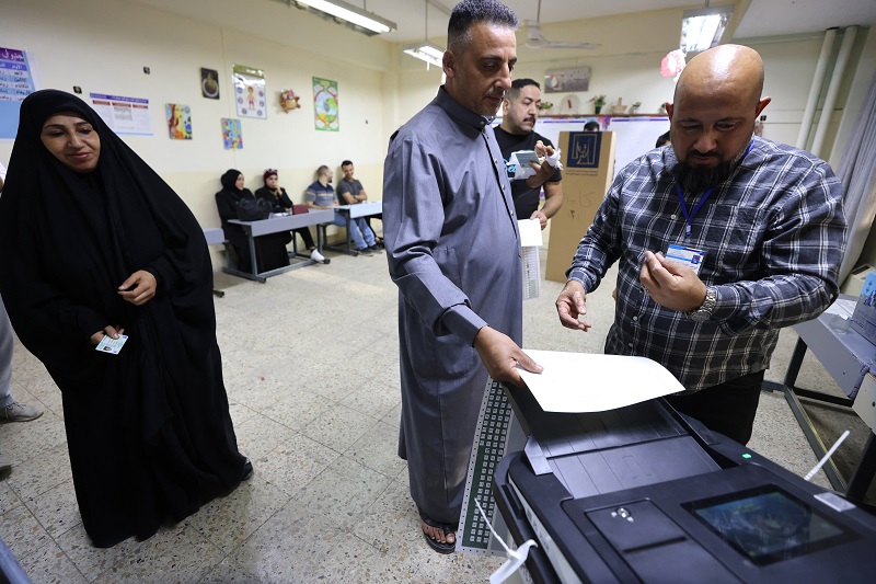 عراقيون ينتخبون (ا ف ب)