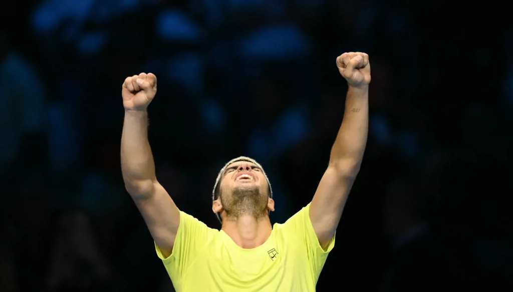 ألكاراز يواصل السيطرة على الملاعب