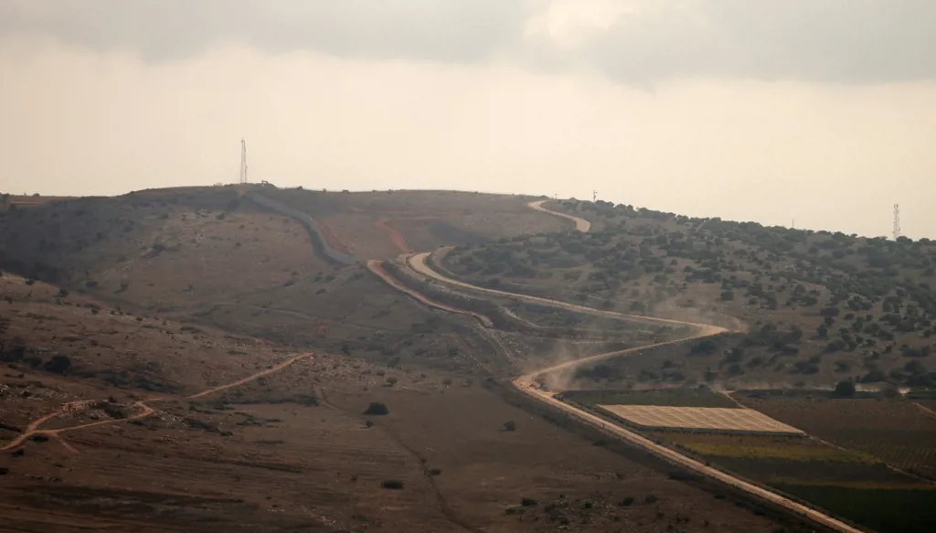 إسرائيل تطلق النار على قوات "اليونيفيل" قرب موقع أقامته داخل الأراضي اللبنانية