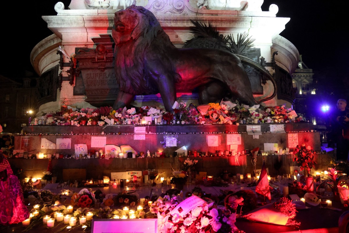 فرنسا تكرّم ضحايا مذبحة 13 تشرين الثاني. (أ ف ب)