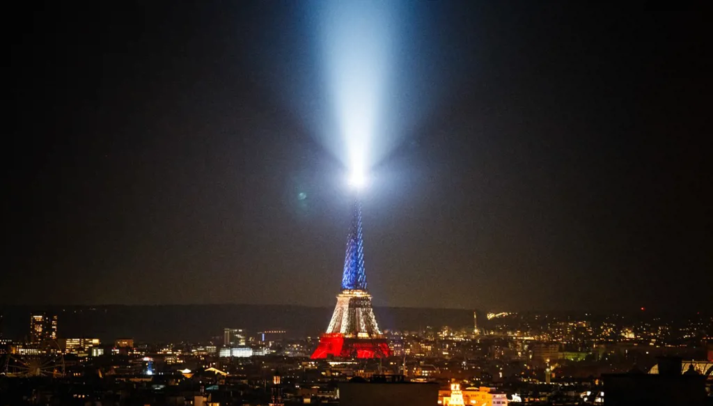 فرنسا تكرّم ذكرى 132 ضحية بعد عقد على مذبحة 13 تشرين الثاني