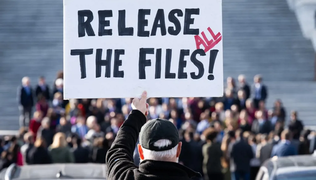 إبستين لم يُدفن بعد... أسراره تشعل المواجهة بين ترامب والديموقراطيين