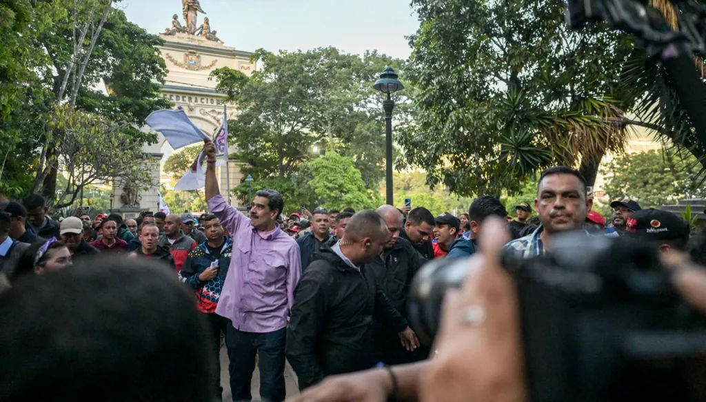 ترامب يختبر مادورو بالضغط العسكري: صفقة بشروط أفضل مما عرض سابقاً؟