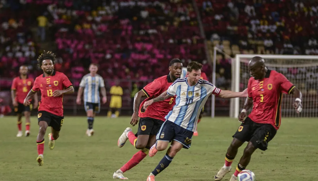 موظفة تخسر عملها بسبب فيديو مع ليونيل ميسي