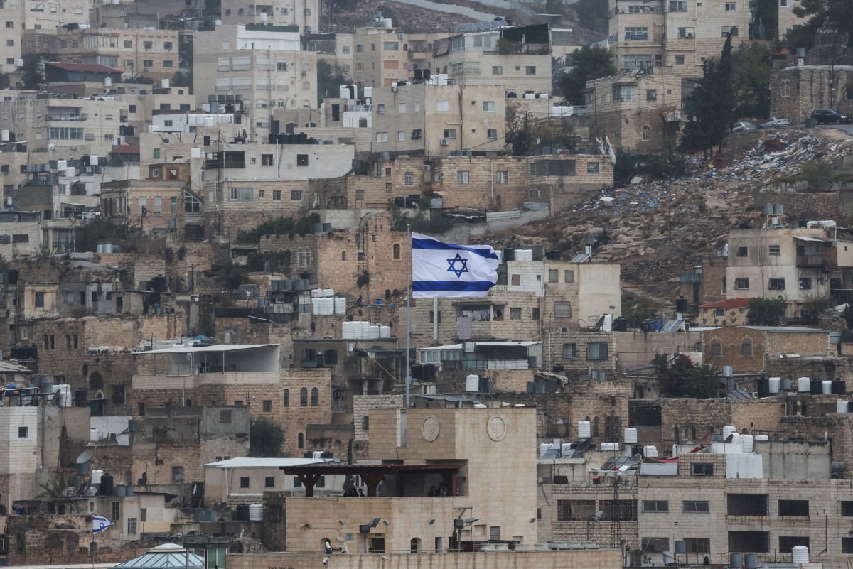 العلم الإسرائيلي في الضفة. (أ ف ب)