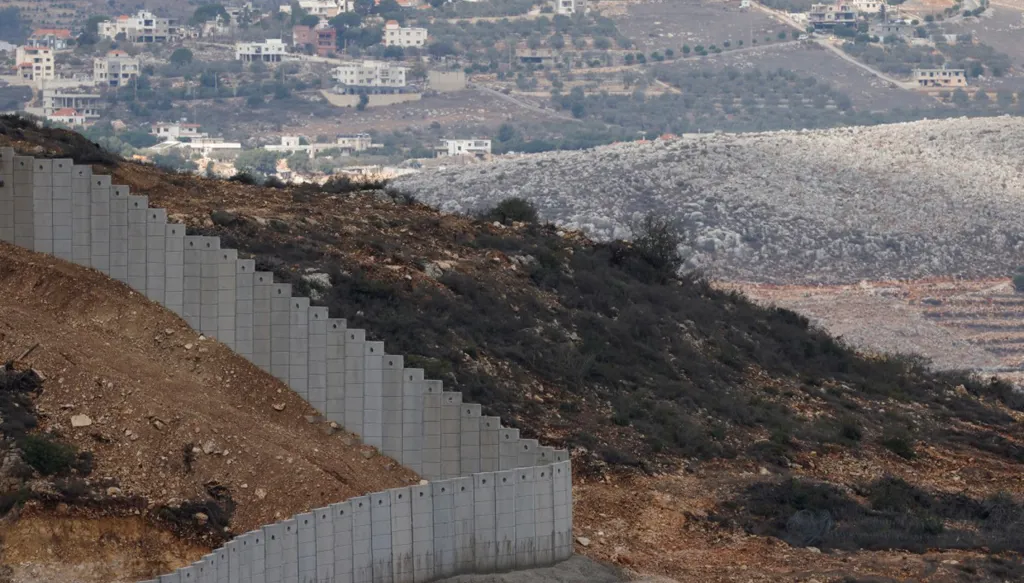 إعلام عبري: قلقون من عجز الجيش اللبناني... حزب الله يُعيد بناء نظام تهريب يعتمد على طرق بحرية