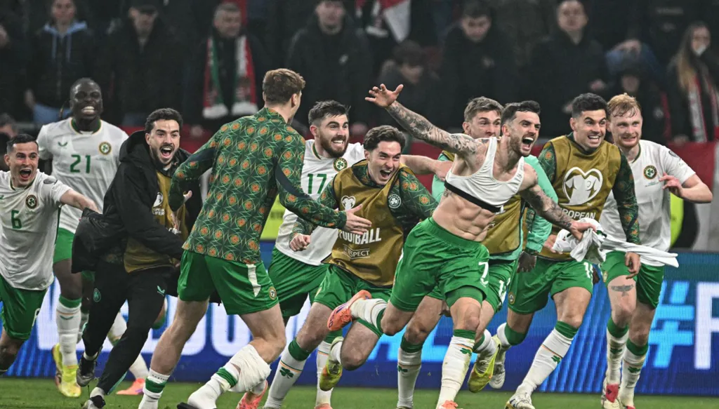 "هذه قصة خيالية"... إيرلندا تحقق فوزاً تاريخياً في بودابست وتبلغ الملحق الأوروبي (فيديو وصور)