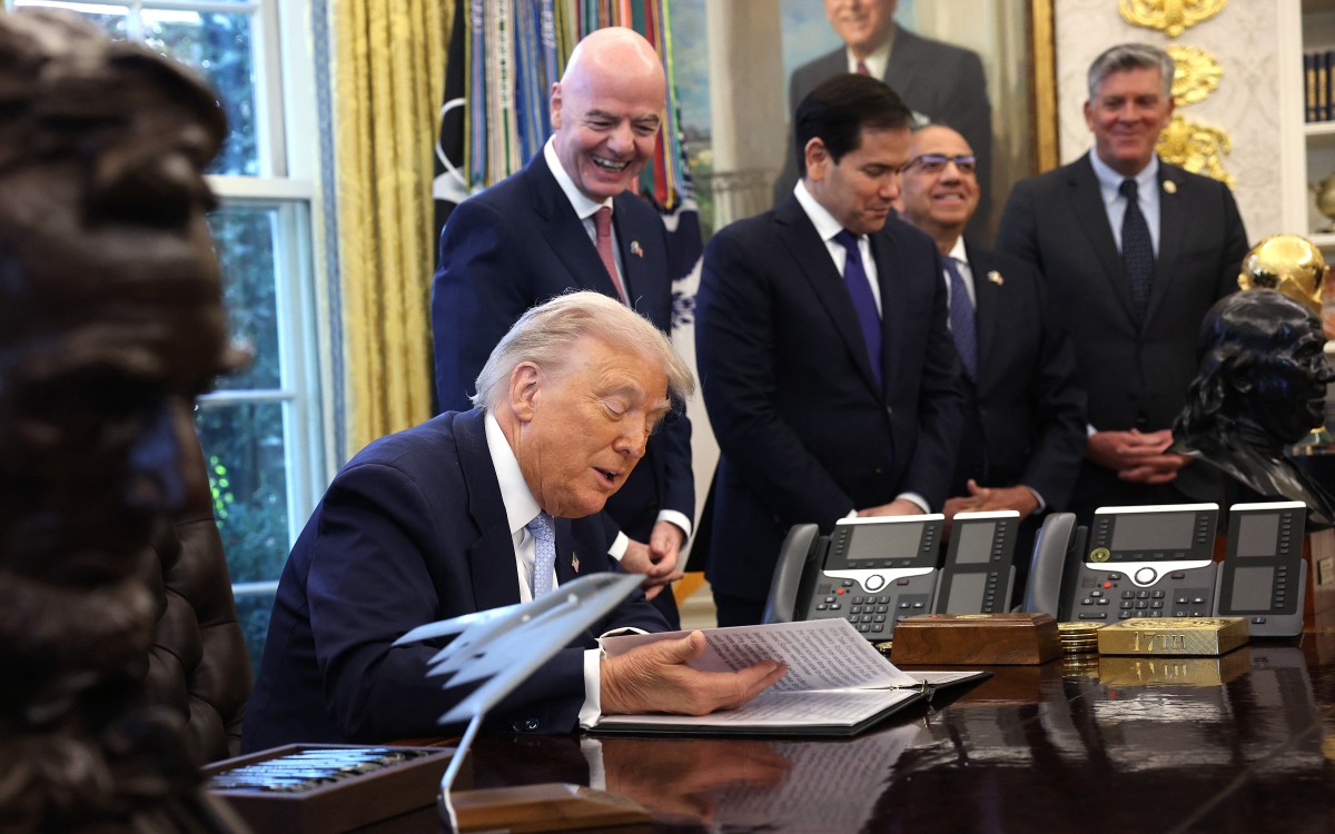 خلال إطلاق نظام فيفا باس في البيت الأبيض. (أ ف ب)