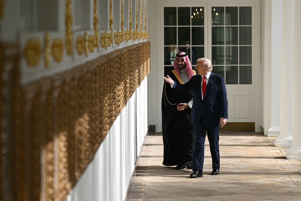 ترامب وبن سلمان خلال جولة في البيت الأبيض (أ ف ب)