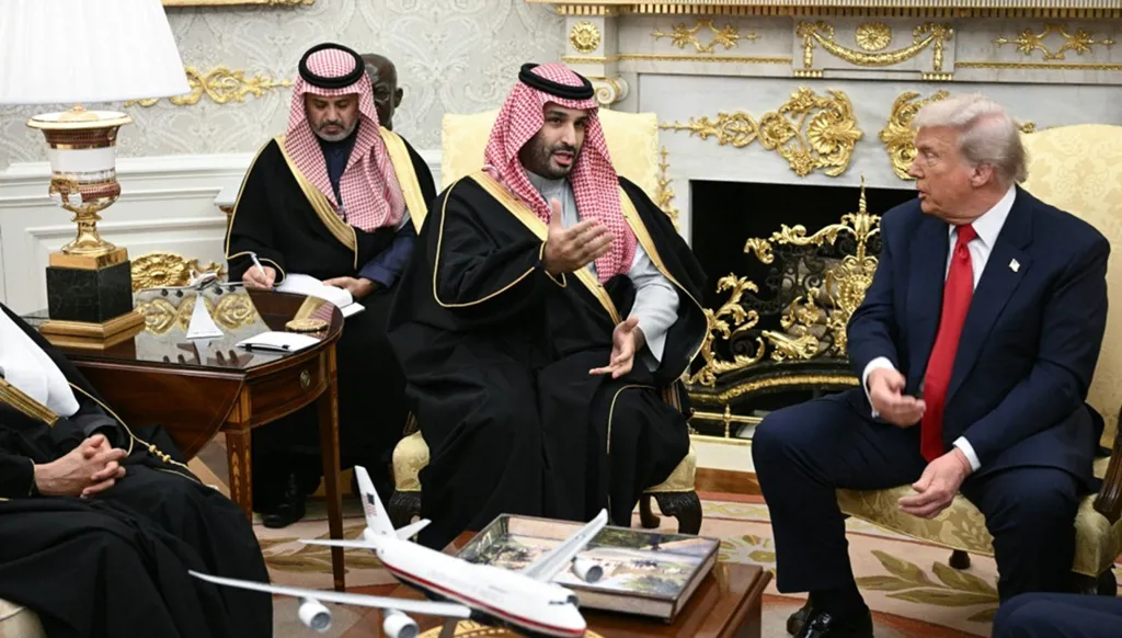 ترامب يعلن: إف-35 للسعودية… واتفاق دفاعي وصفقة نووية مدنية قيد البحث