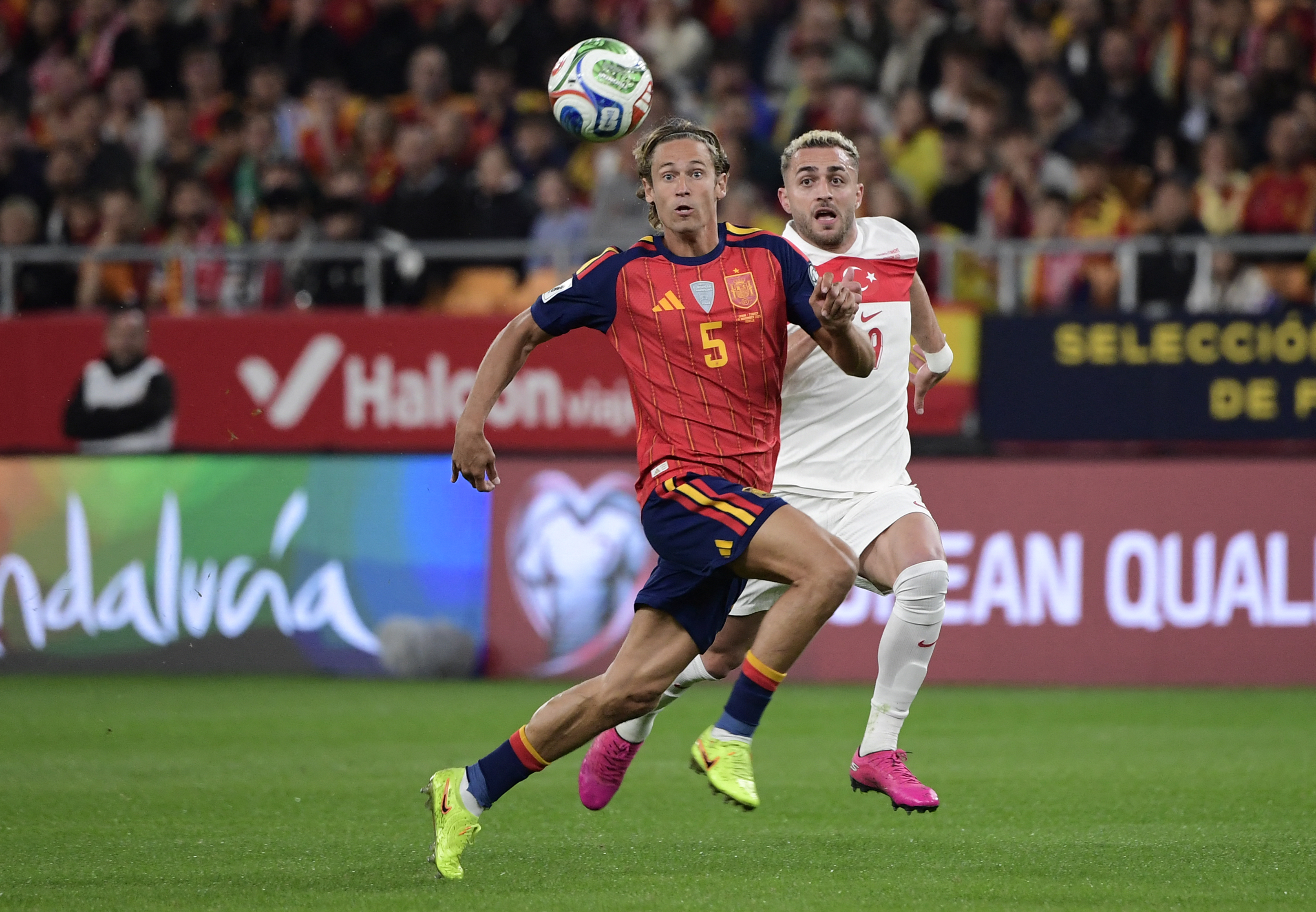 إسبانيا أكثر متعة. (أ ف ب)