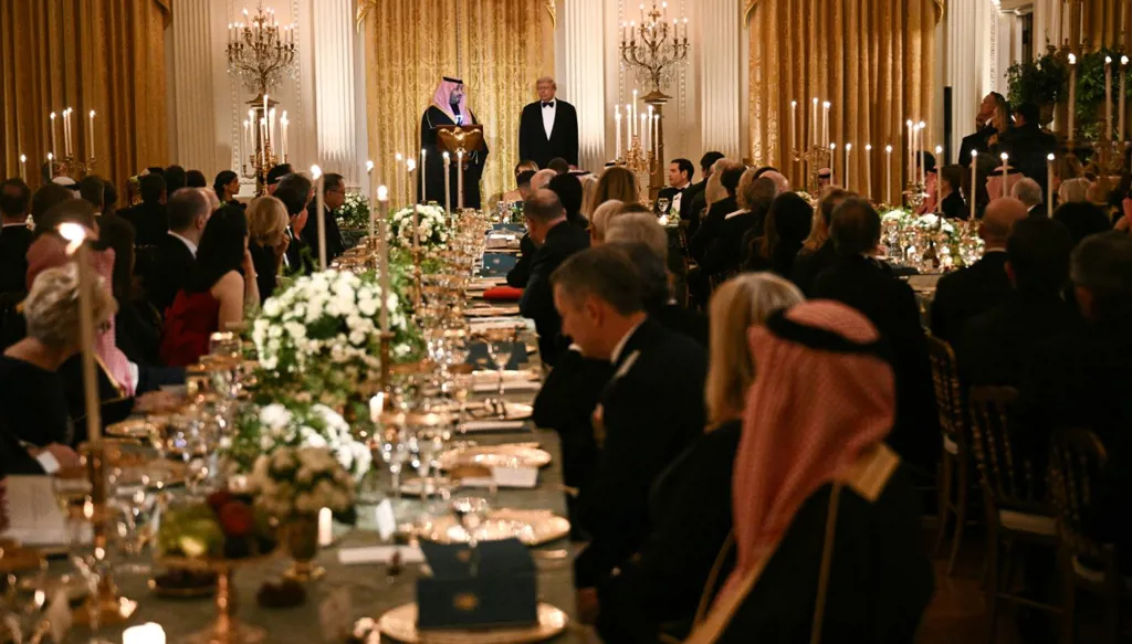 أناقة وشموع وفخامة... ماذا ضمّت قائمة عشاء محمد بن سلمان في البيت الأبيض؟
