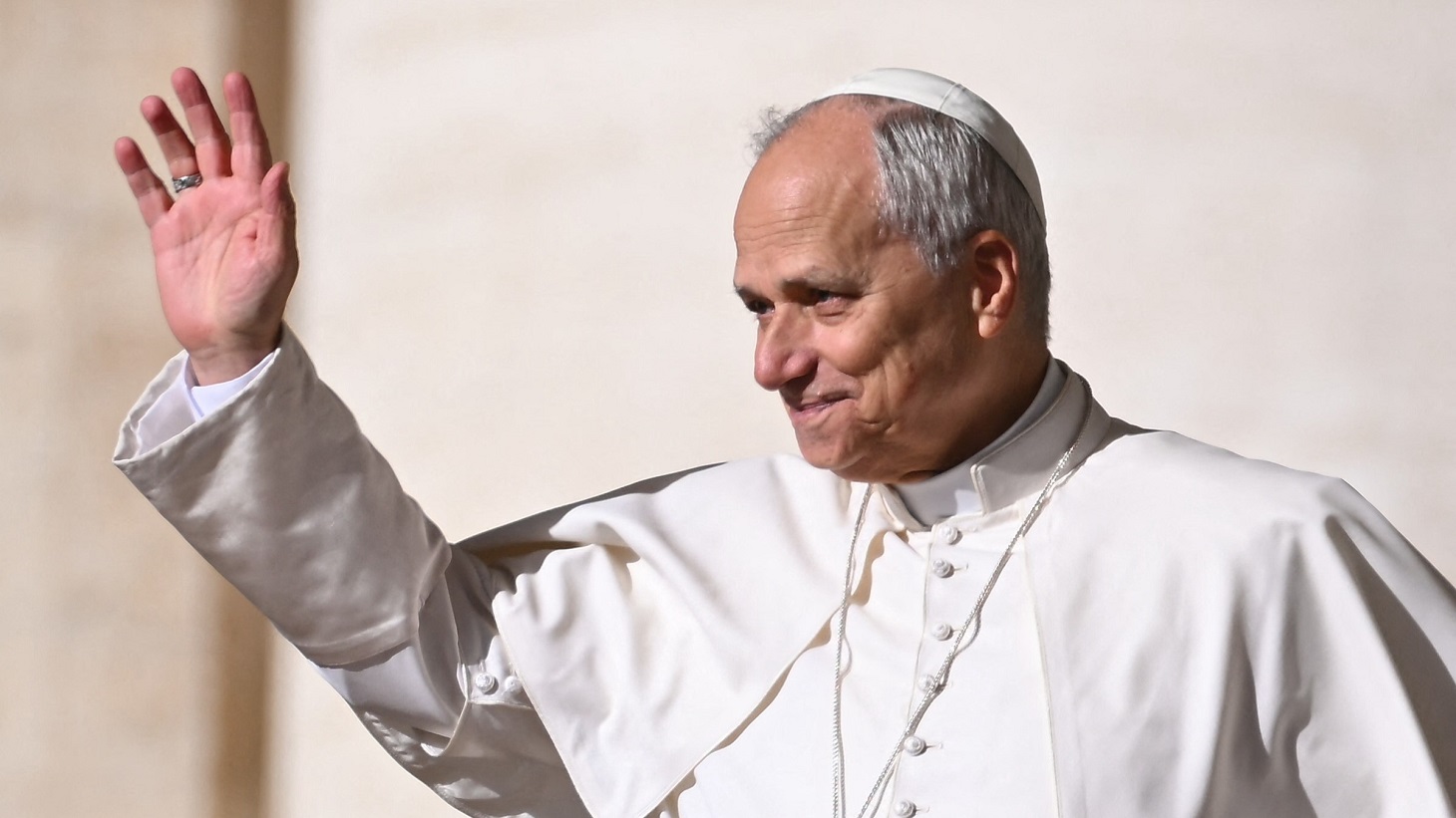 البابا لاوون الرابع عشر في ساحة القديس بطرس، الفاتيكان. (أ ف ب)